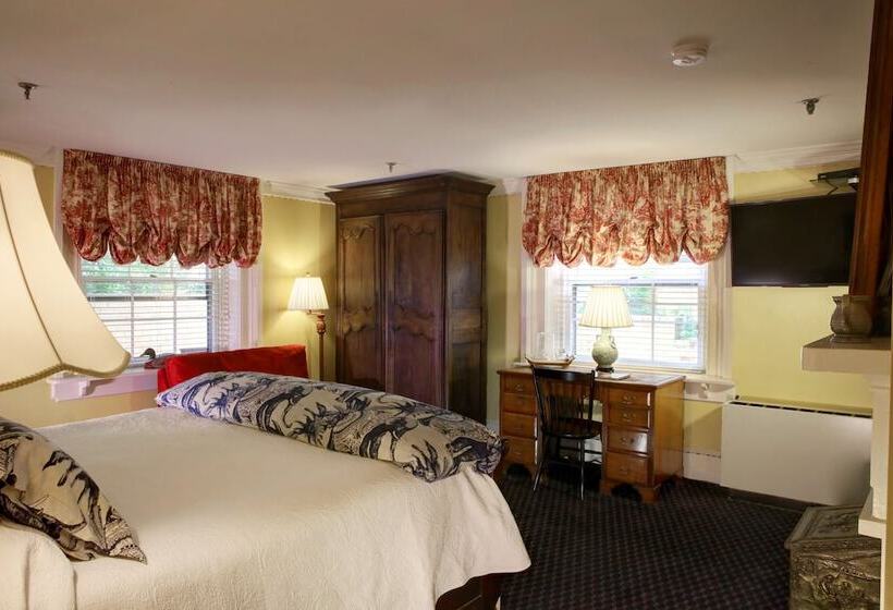 هتل 200 South Street Inn