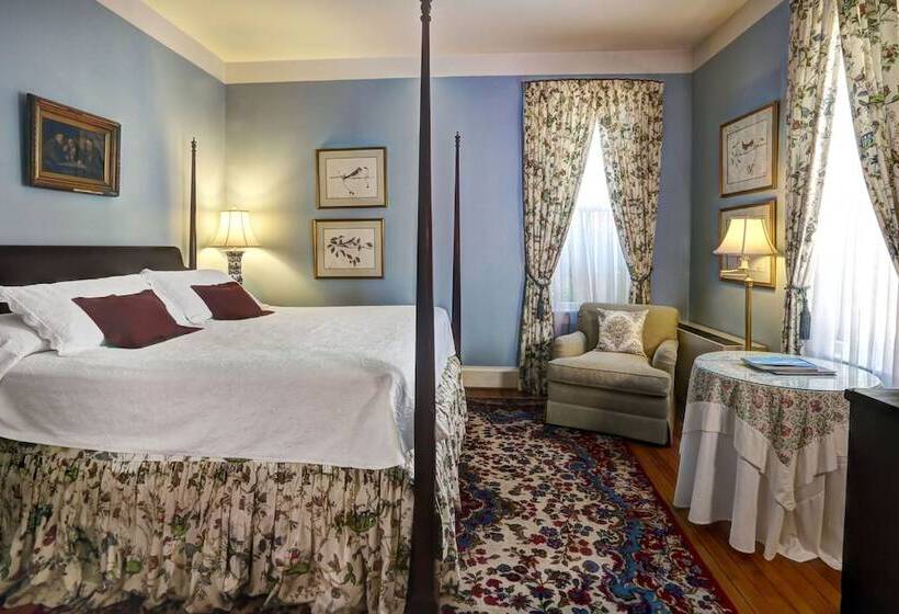 هتل 200 South Street Inn