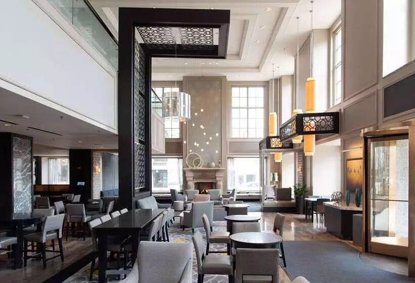 בית מלון כפרי Hilton Chicago