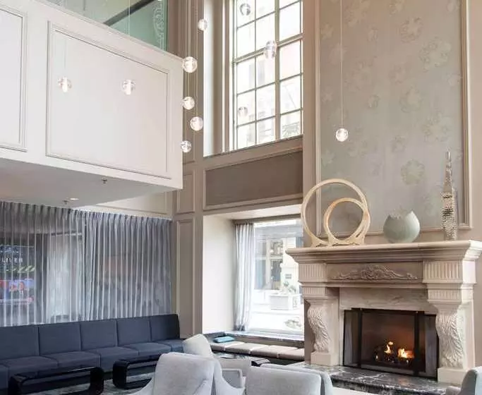 בית מלון כפרי Hilton Chicago