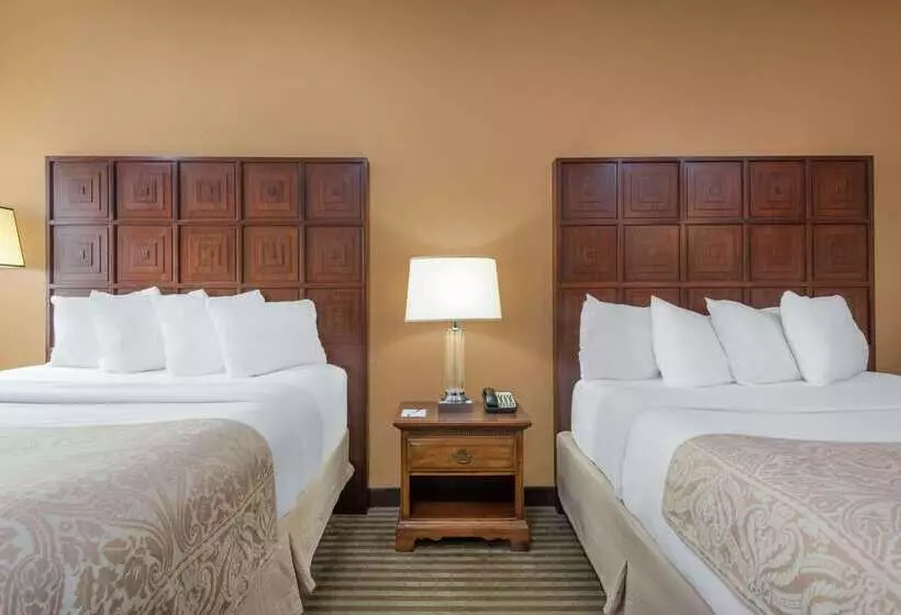 호텔 Ramada By Wyndham Columbus North