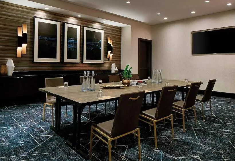 هتل Renaissance Nashville