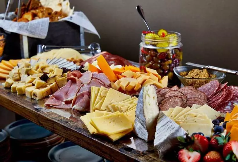 هتل Renaissance Nashville