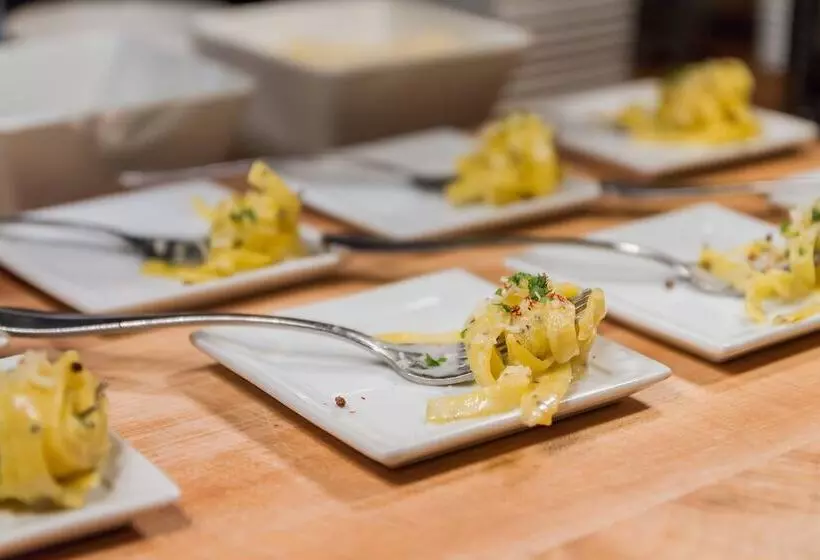 هتل Renaissance Nashville