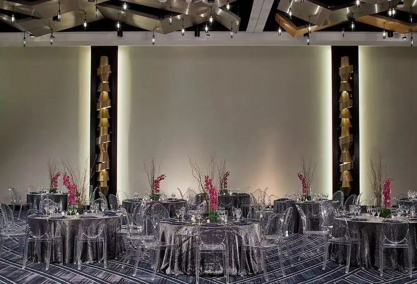 هتل Renaissance Nashville