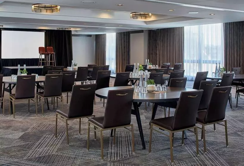 هتل Renaissance Nashville