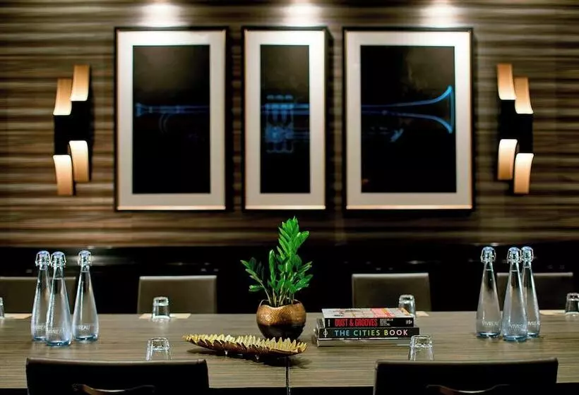 هتل Renaissance Nashville