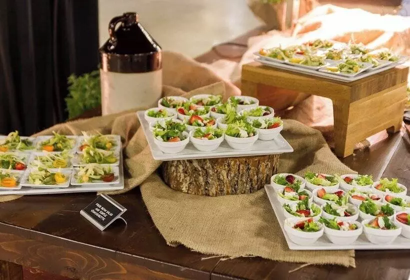 هتل Renaissance Nashville