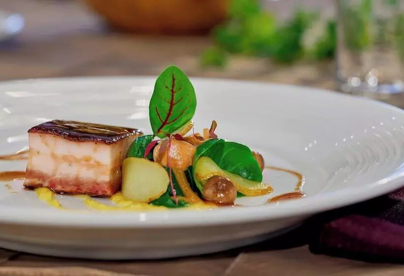 هتل Renaissance Nashville