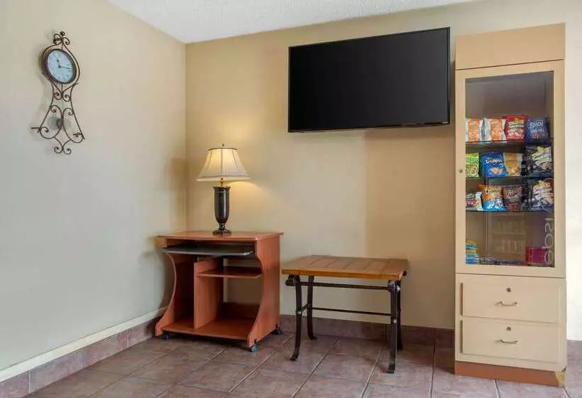 فندق Rodeway Inn