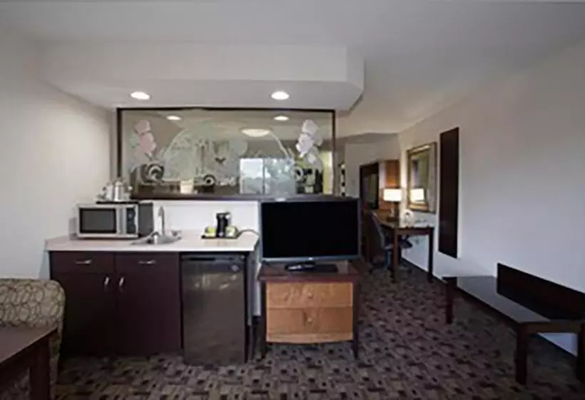 Отель Sojourn Suites Portland Airport