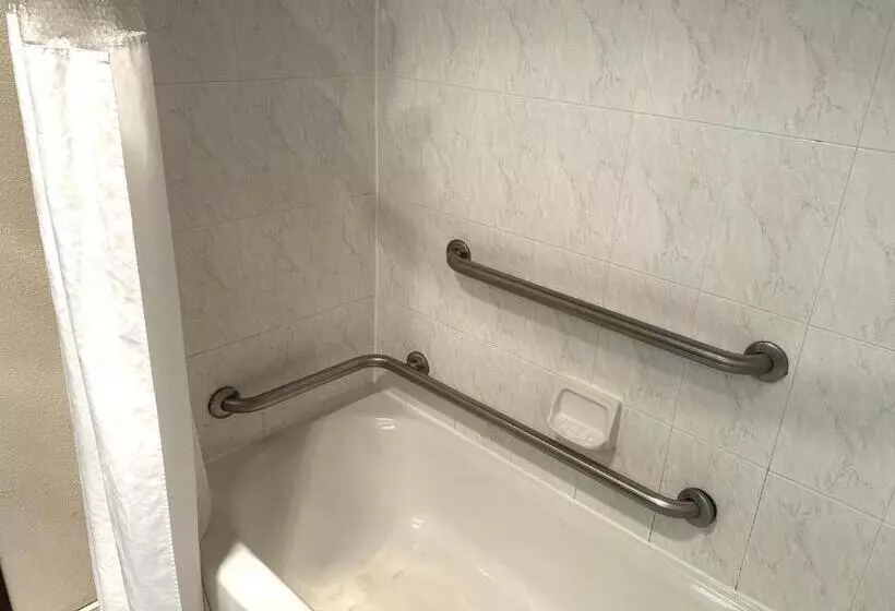 Отель Sojourn Suites Portland Airport