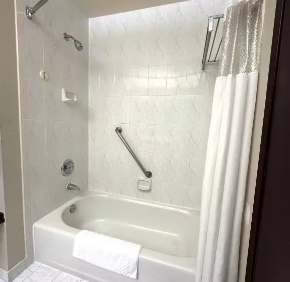 Отель Sojourn Suites Portland Airport