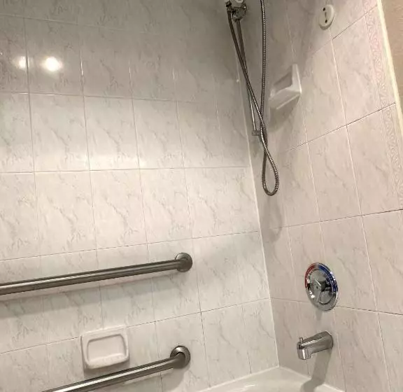 Отель Sojourn Suites Portland Airport