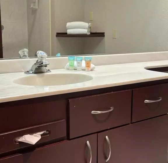 Отель Sojourn Suites Portland Airport