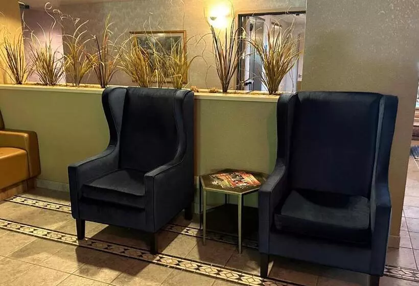 Отель Sojourn Suites Portland Airport