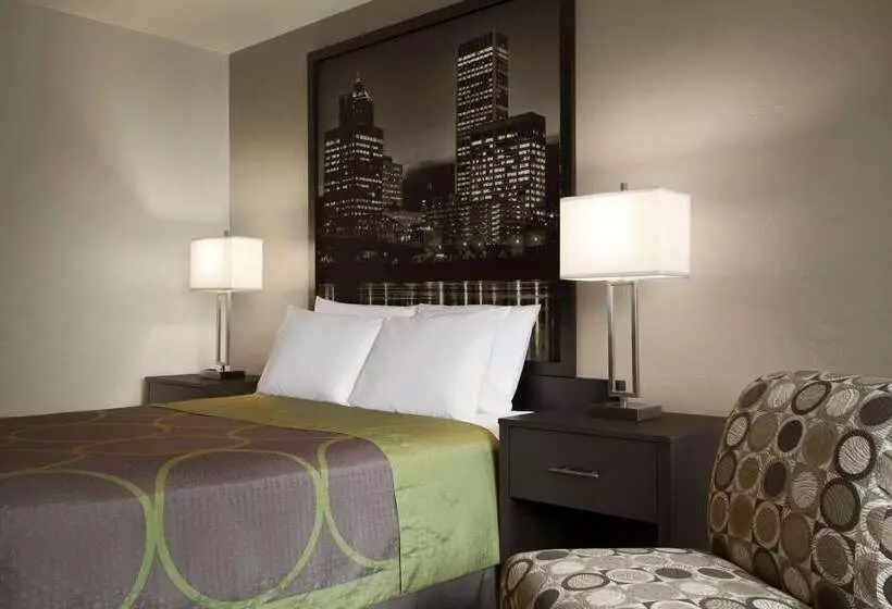 Отель Super 8 By Wyndham Portland Airport