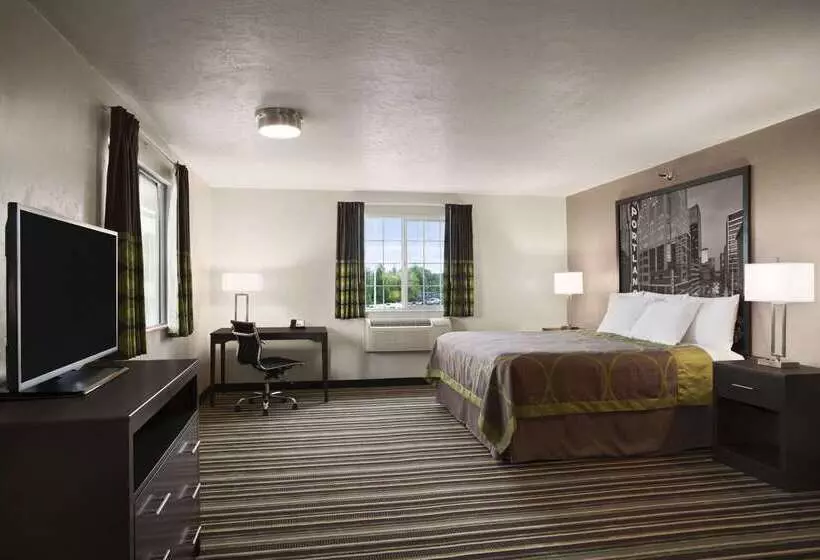 Отель Super 8 By Wyndham Portland Airport