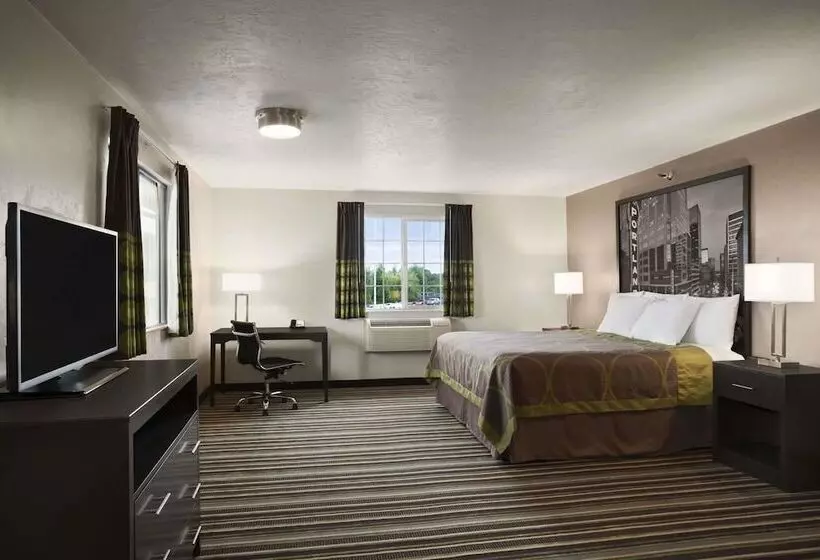 Отель Super 8 By Wyndham Portland Airport