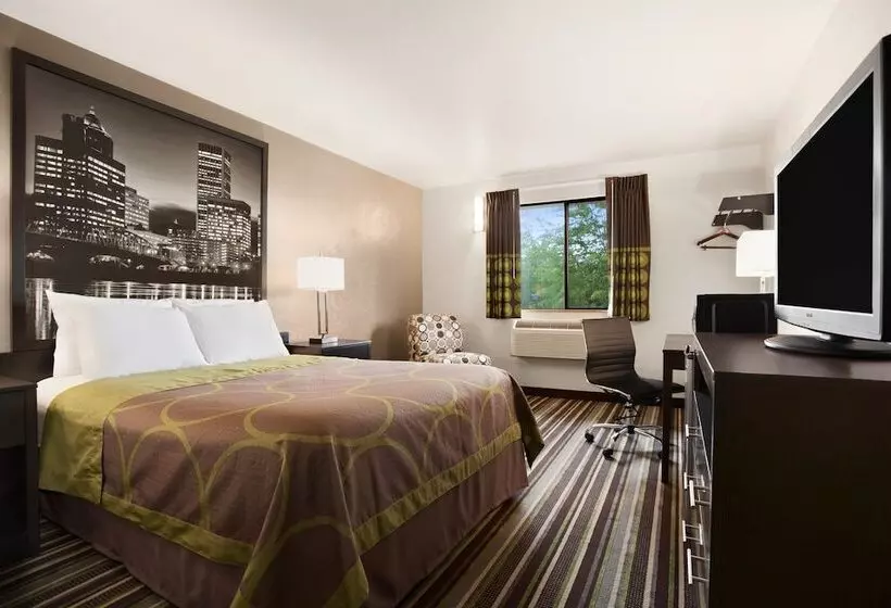Отель Super 8 By Wyndham Portland Airport