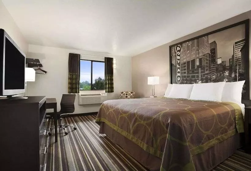 Отель Super 8 By Wyndham Portland Airport