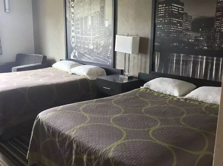 Отель Super 8 By Wyndham Portland Airport