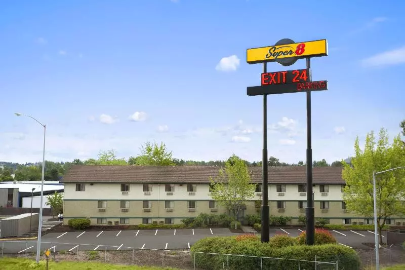 Отель Super 8 By Wyndham Portland Airport