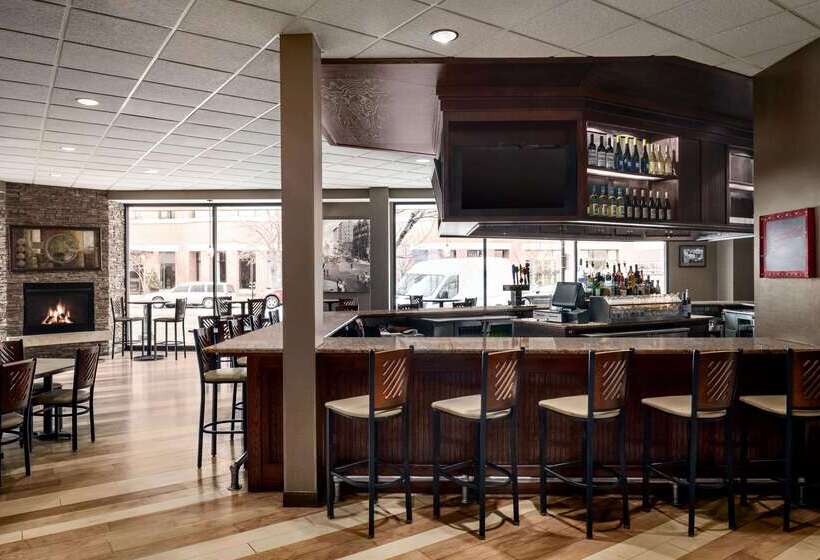 فندق Wyndham Springfield City Centre