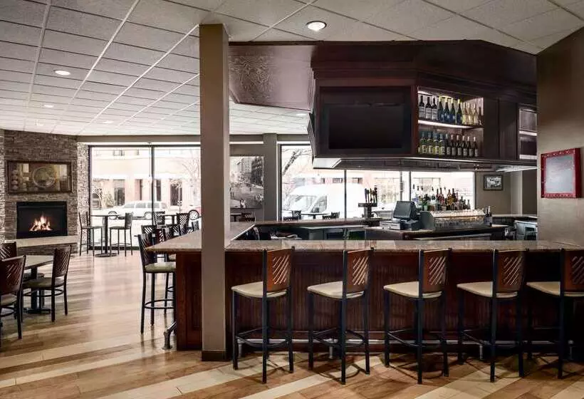 ホテル Wyndham Springfield City Centre