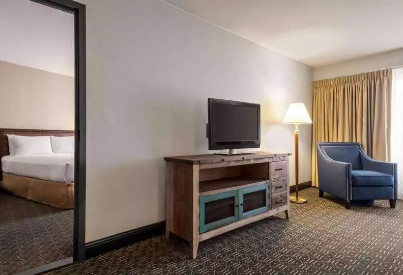 ホテル Wyndham Springfield City Centre