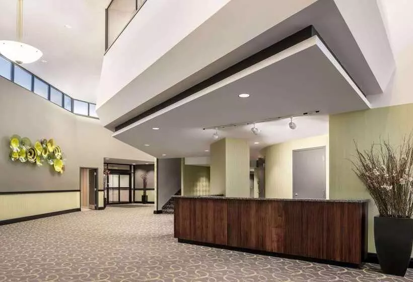 ホテル Wyndham Springfield City Centre