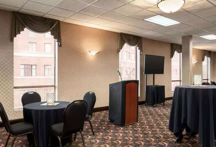 ホテル Wyndham Springfield City Centre