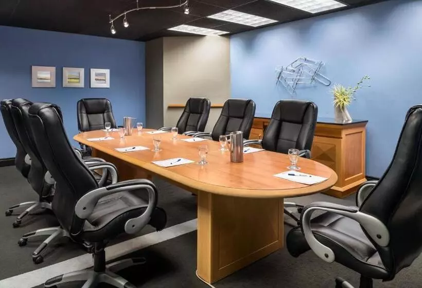 ホテル Wyndham Springfield City Centre