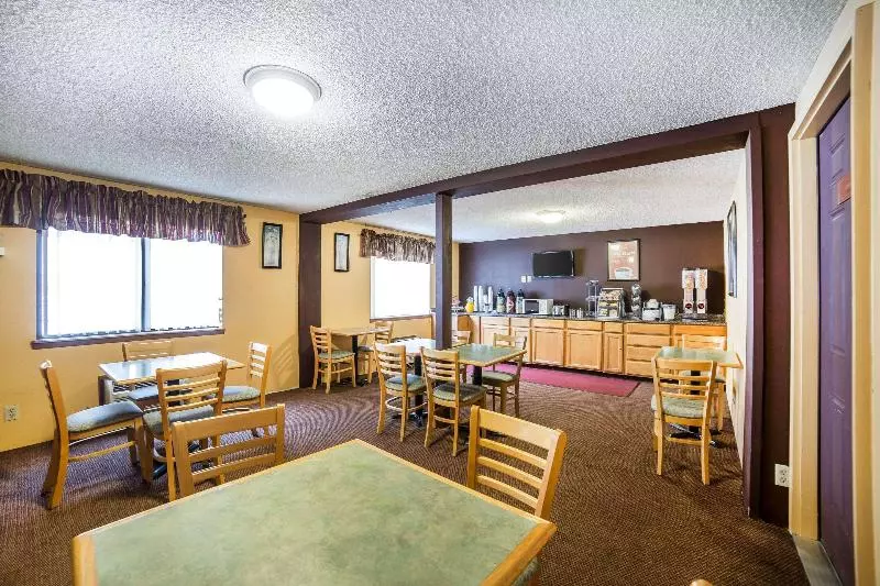 فندق على الطريق Grizzly Inn