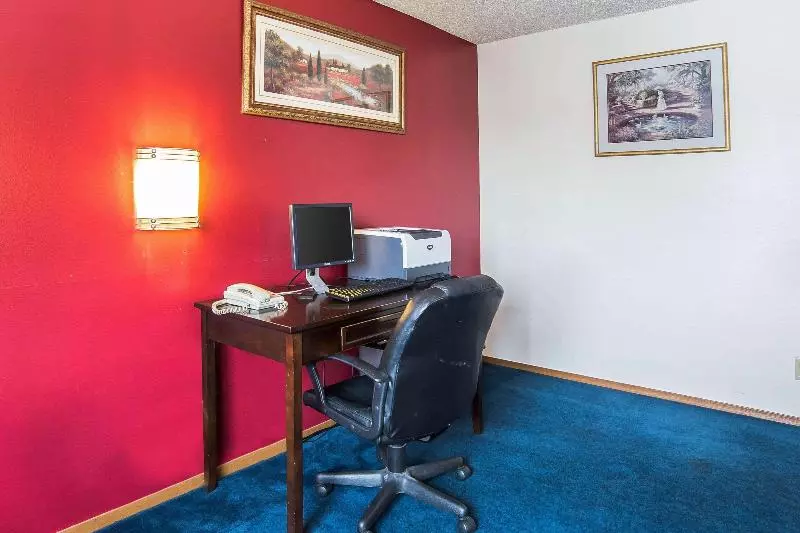 فندق على الطريق Grizzly Inn