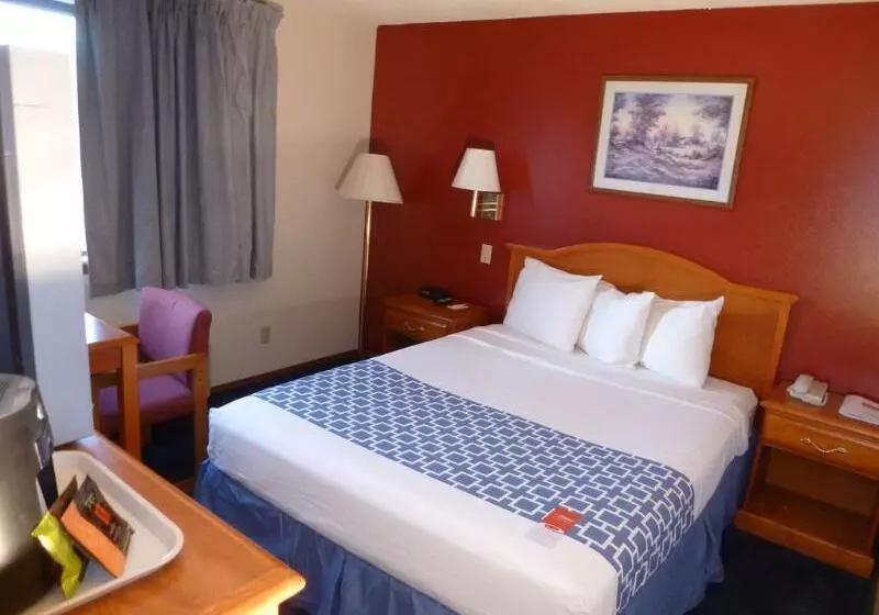 فندق على الطريق Grizzly Inn