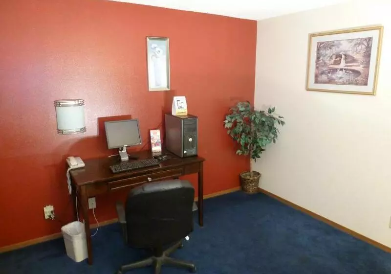 فندق على الطريق Grizzly Inn