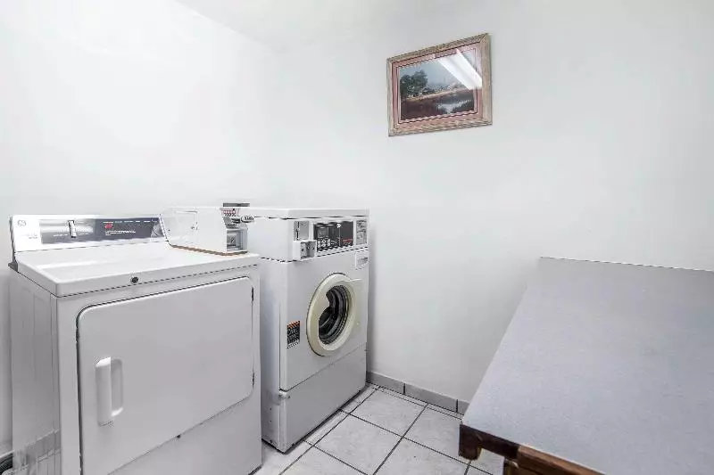 فندق على الطريق Grizzly Inn