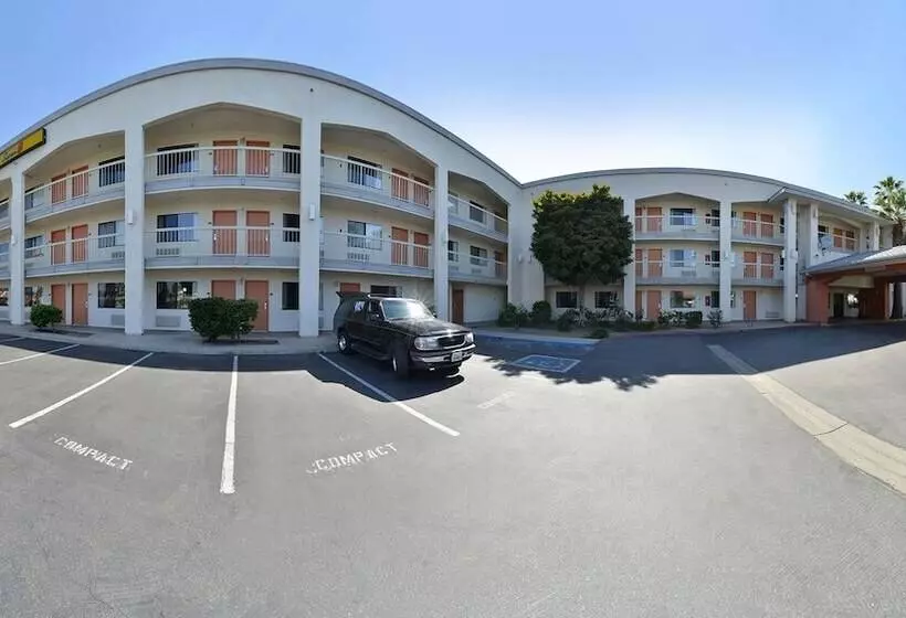モーテル Super 8 By Wyndham Bakersfield/central