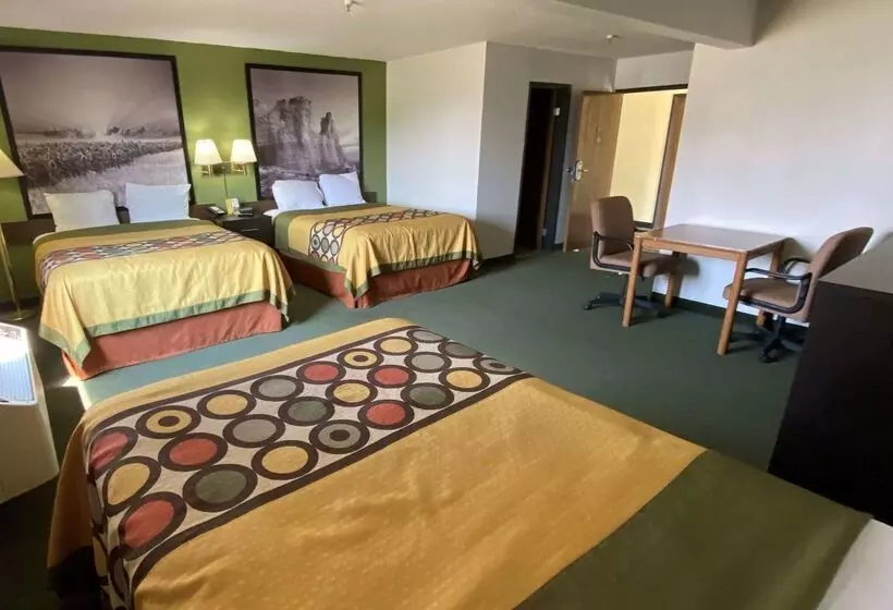 فندق على الطريق Super 8 By Wyndham Colby