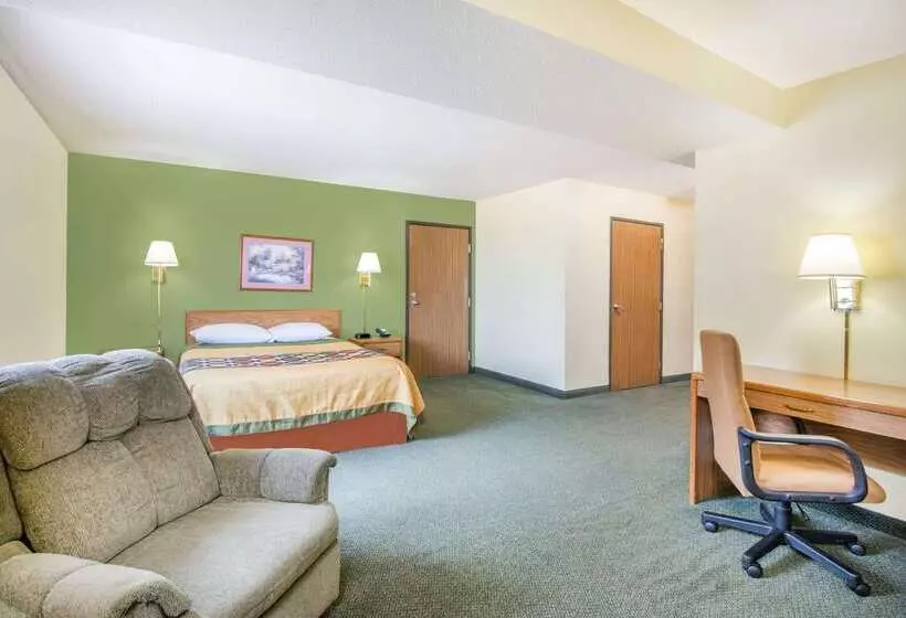 فندق على الطريق Super 8 By Wyndham Colby