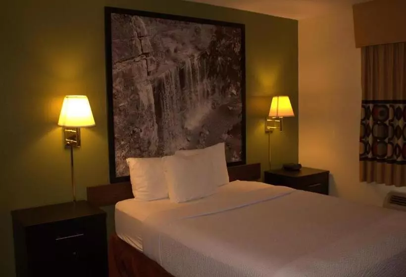 فندق على الطريق Super 8 By Wyndham Colby