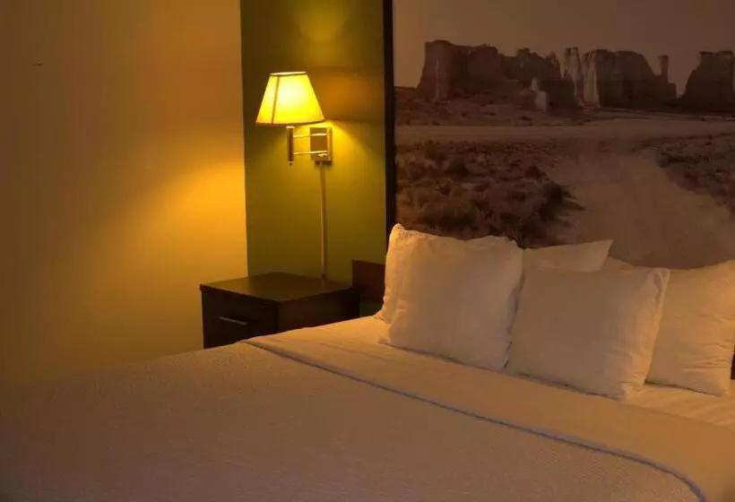 فندق على الطريق Super 8 By Wyndham Colby