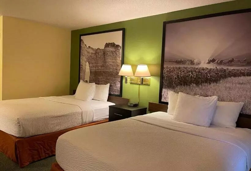 فندق على الطريق Super 8 By Wyndham Colby