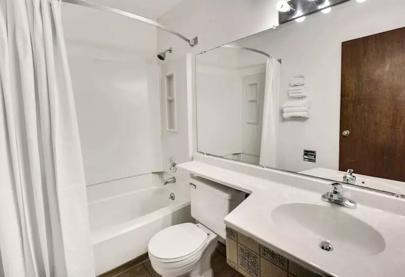 Мотель Super 8 By Wyndham Crystal Lake