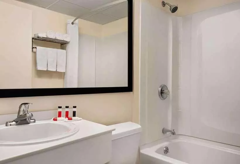 Мотель Super 8 By Wyndham Liverpool/syracuse North Airport