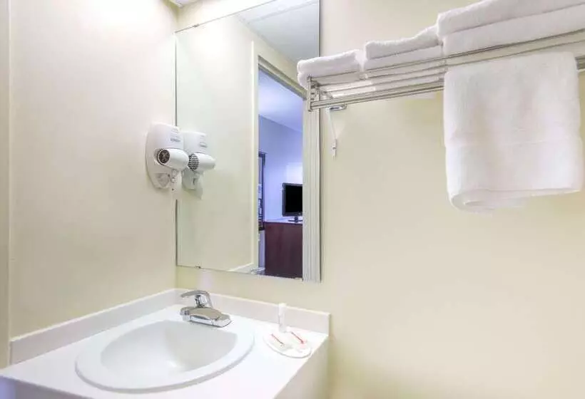 Мотель Super 8 By Wyndham Liverpool/syracuse North Airport