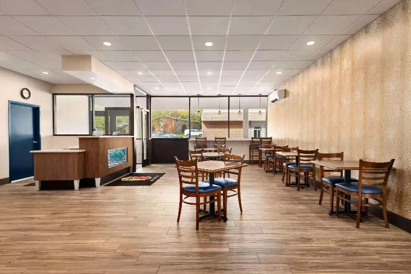 Мотель Super 8 By Wyndham Liverpool/syracuse North Airport