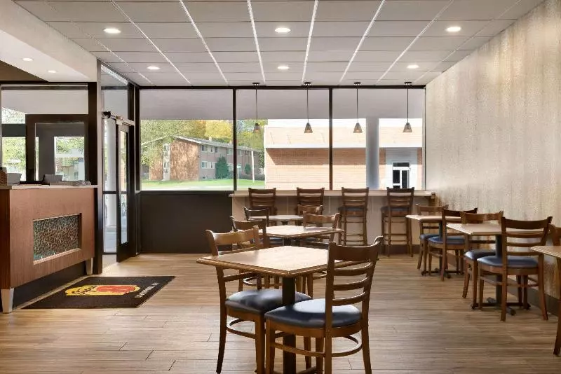 Мотель Super 8 By Wyndham Liverpool/syracuse North Airport