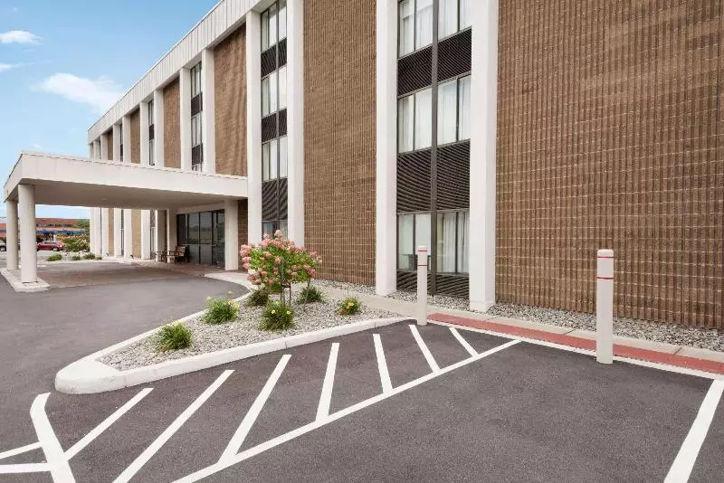 Мотель Super 8 By Wyndham Liverpool/syracuse North Airport